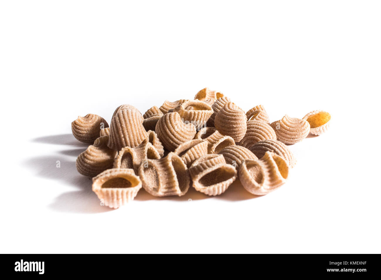 Sizilianische Pasta auf weißem Hintergrund Stockfoto