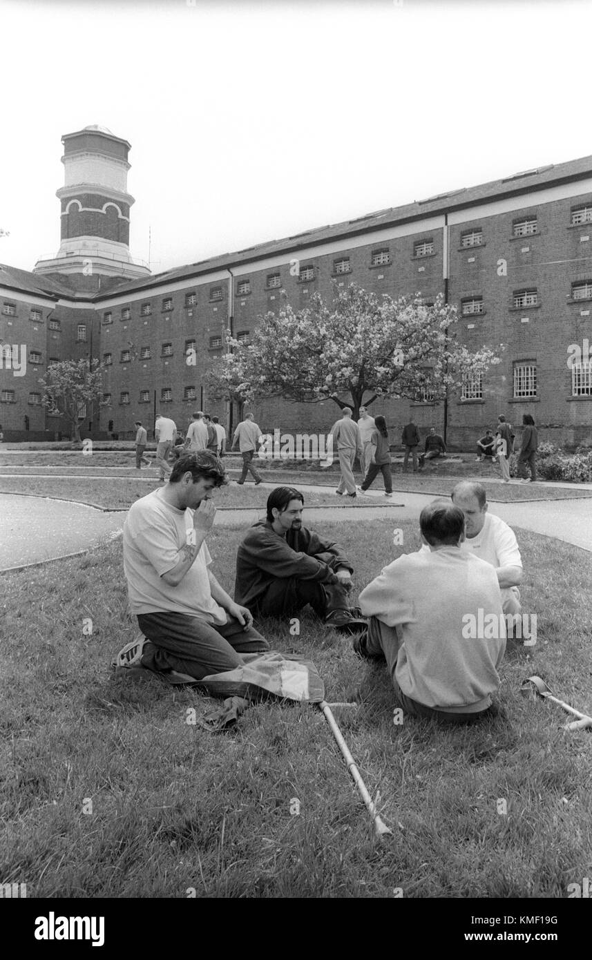 Die Gefängnisinsassen, die in der Übung während Association, hmp Winchester, Winchester, Hampshire, Vereinigtes Königreich. 10. Mai 2001. Stockfoto