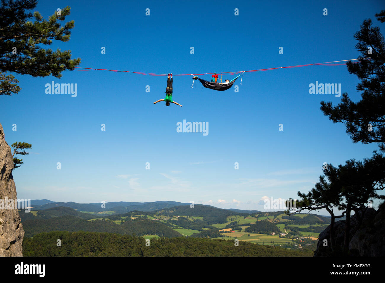Menschen hängen tagsüber in den Unteralpen, in Niederösterreich, in Österreich Stockfoto