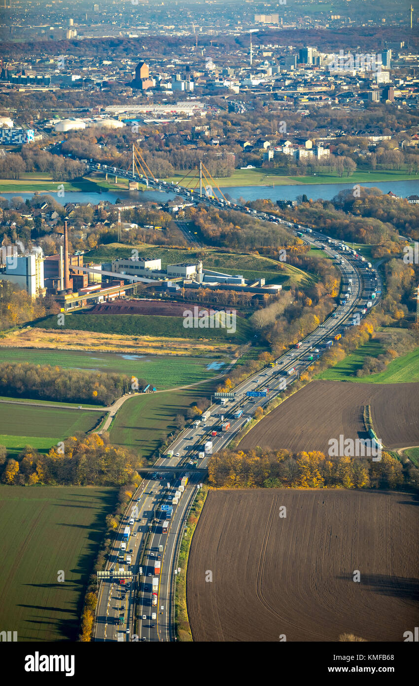 A40 Rheinbrücke Neuenkamp in der Nähe von Duisburg, Autobahn A 40 Ruhrschnellweg, Duisburg, Ruhrgebiet, Nordrhein-Westfalen, Deutschland Stockfoto