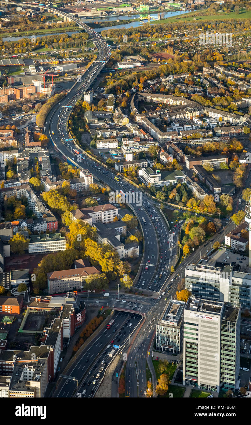 Autobahn A59 zwischen Bahnhofsvorplatz und Autobahnkreuz A59 und A 40, Duisburg, Ruhrgebiet, Nordrhein-Westfalen, Deutschland Stockfoto