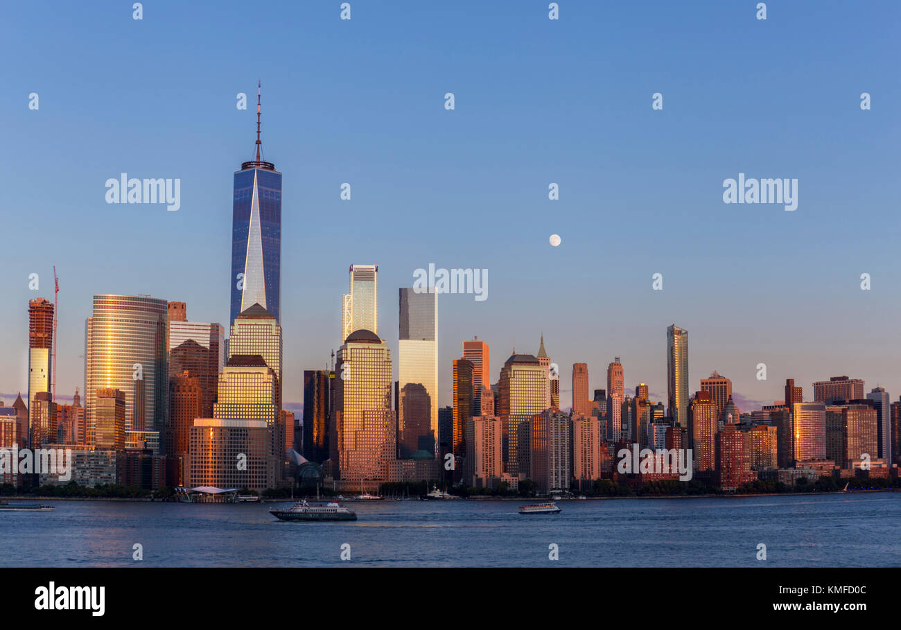 Lower Manhattan am Goldenen Stunde Stockfoto