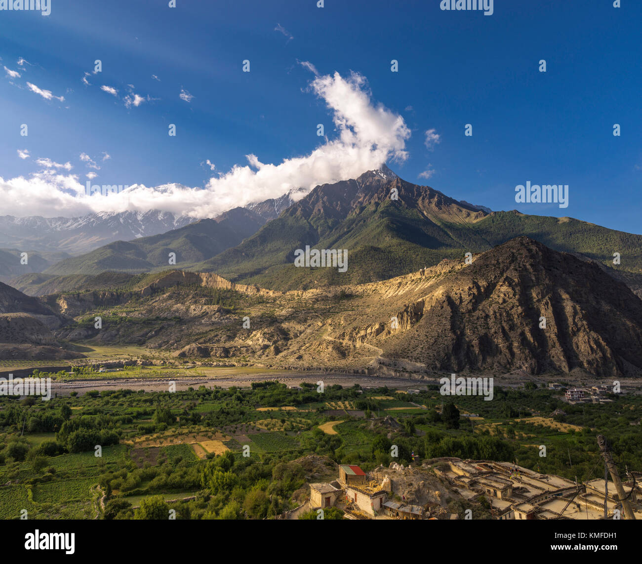 Nilgiri und tilicho himal Blick auf die Art und Weise, in Mustang nach jomsom Stockfoto