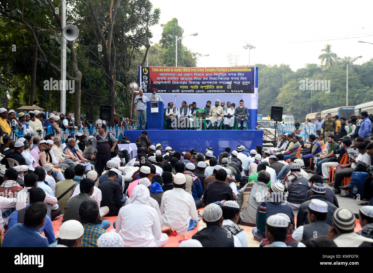 Kolkata, Indien. 06 Dez, 2017. Mehrere muslimische Organisation Proteste gegen Bharatiya janta Party (BJP) anlässlich des 25. Jahrestages der Zerstörung der Babri Masjid (Moschee) Am 6. Dezember 2017 in Kalkutta. Der babri Moschee in Ayodhya, Uttar Pradesh während einer Sammlung, die in einem Aufstand am 6. Dezember 1992 wandte sich abgerissen wurde. Credit: saikat Paul/Pacific Press/alamy leben Nachrichten Stockfoto