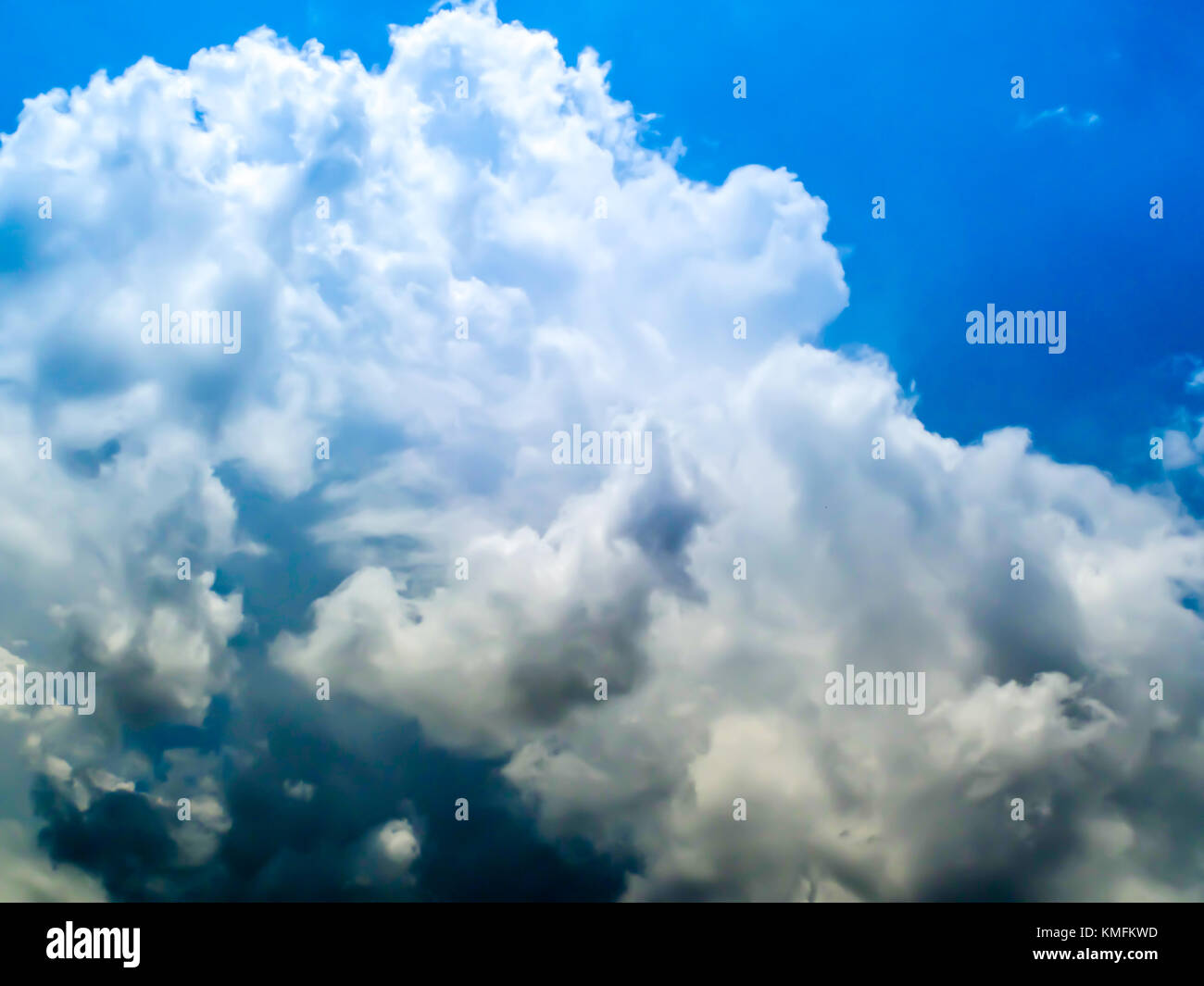 blauer Himmel weiße Wolke und Himmel Sonnenschein pro Tag Stockfoto