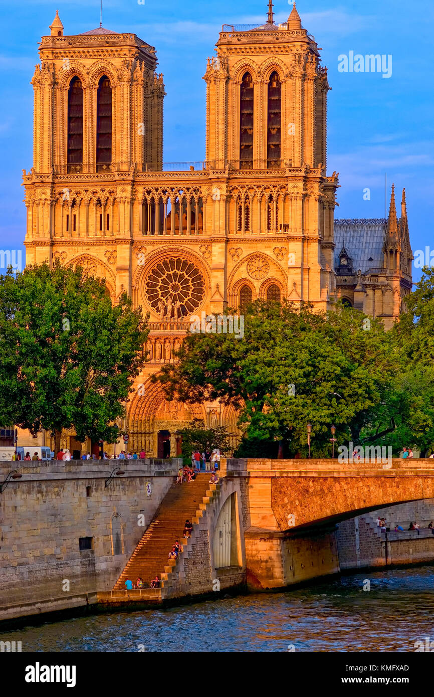 Seine und Notre Dame de Paris Frankreich Stockfoto