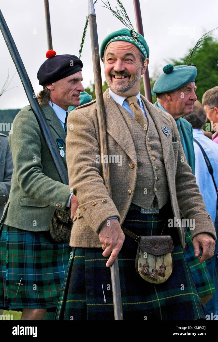 Männer die Lonach Highlanders marschieren bei der jährlichen Lonach sammeln und Highland Games in Schottland Strathdon, Grampian Region, Stockfoto