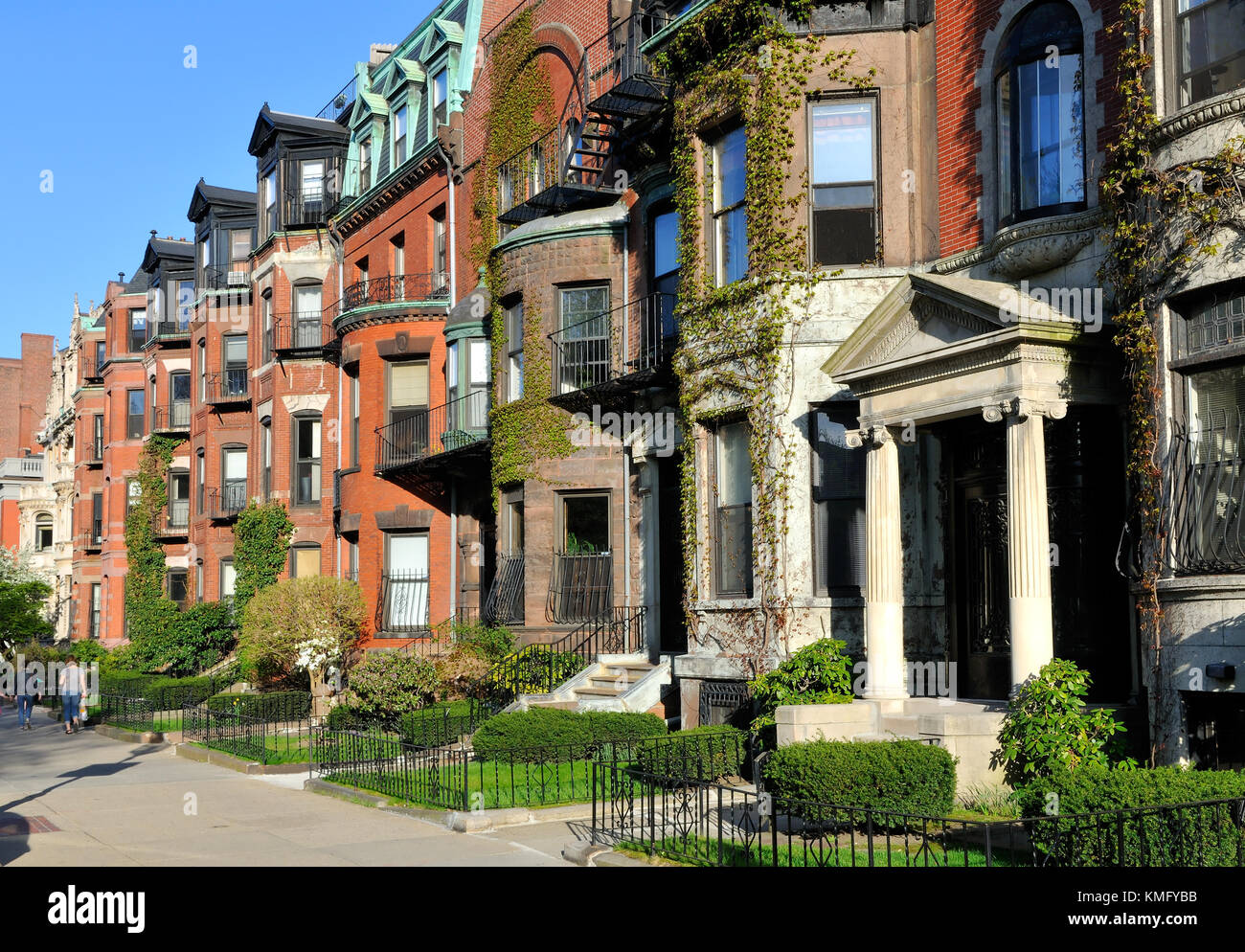 Back Bay in Boston, Massachusetts. Sandstein und Backstein townhouse Fassaden in Boston Efeu bedeckt. viktorianische Architektur. historischen Stockfoto