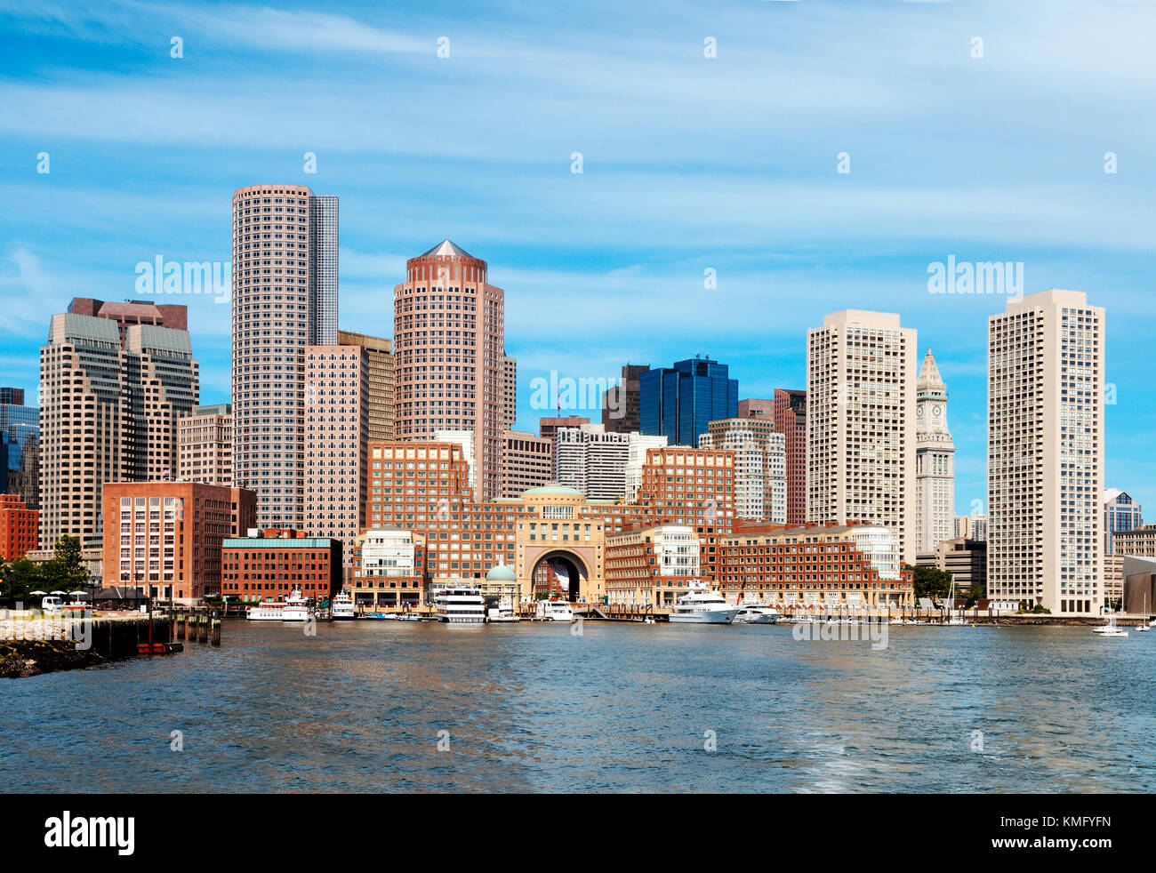 Boston Skyline von Hafen Stockfoto