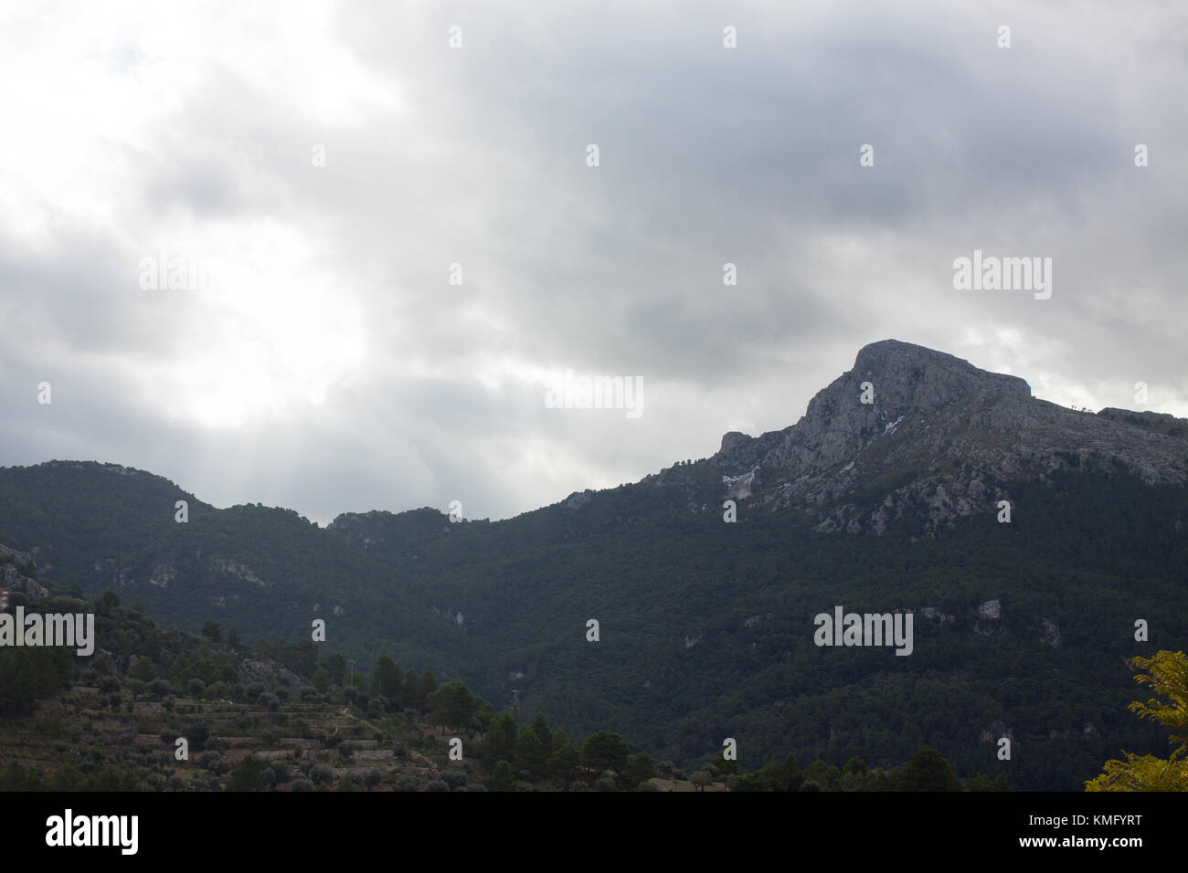 Blick auf die Sierra de Tramuntana Gebirge in der Nähe von Estellencs, Mallorca, Spanien Stockfoto