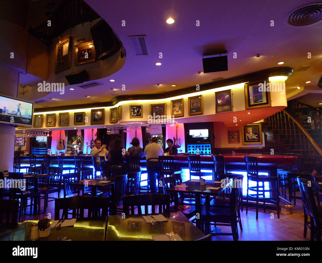 Einen Überblick über die Atmosphäre des Hard Rock Cafe am 14. September 2012 in Buenos Aires, Argentinien. Foto von Barry King/Alamy Stockfoto
