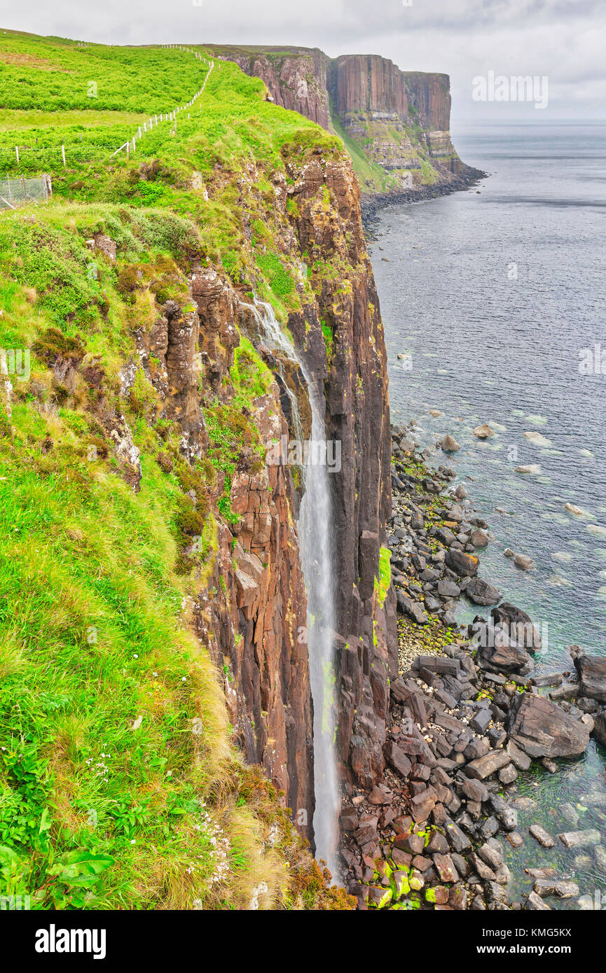 Kilt Rock und Mealt Wasserfall in Isle of Skye, Schottland Stockfoto