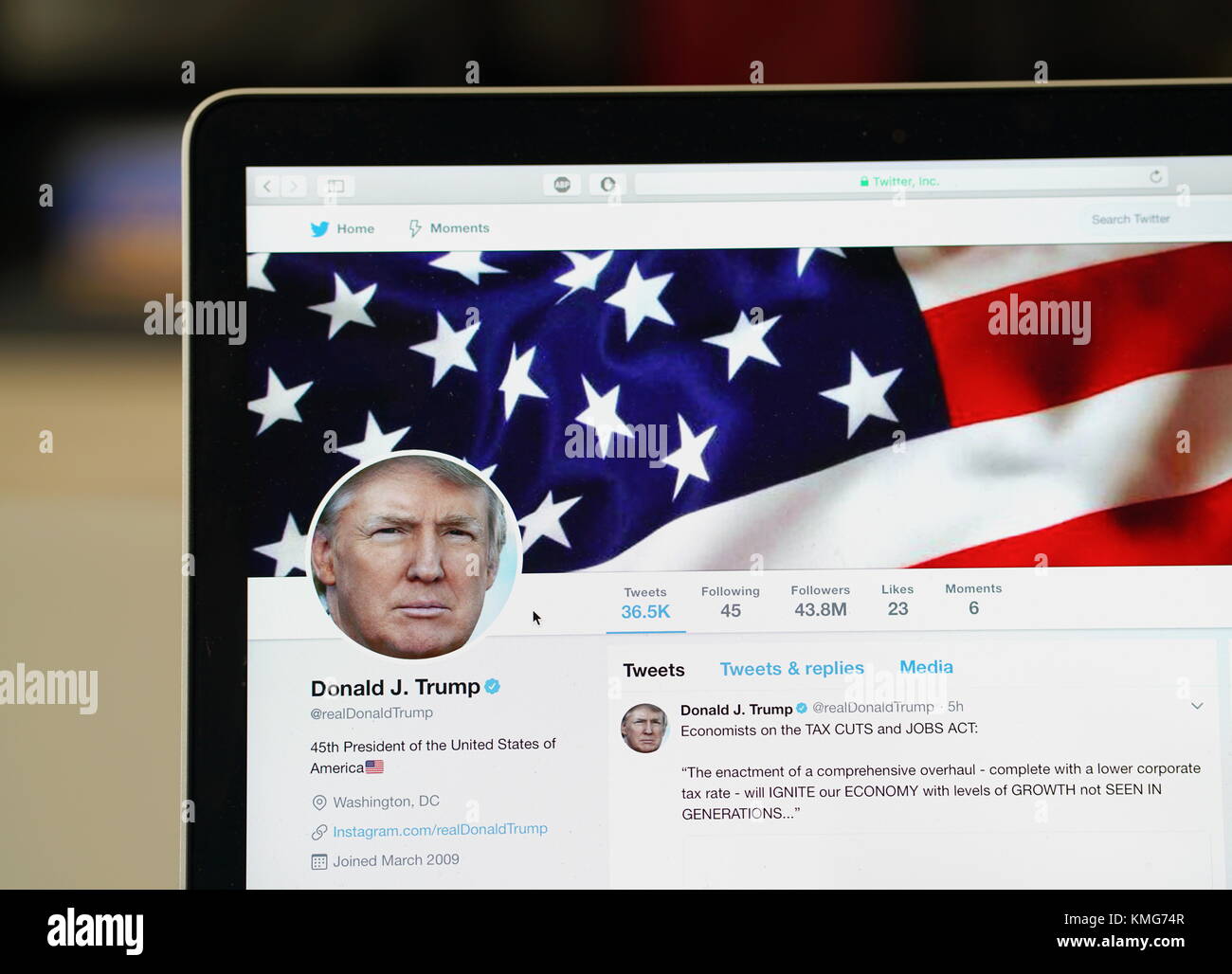 Donald Trump offizielle Twitter Account Webseite auf einem Laptop Bildschirm Stockfoto