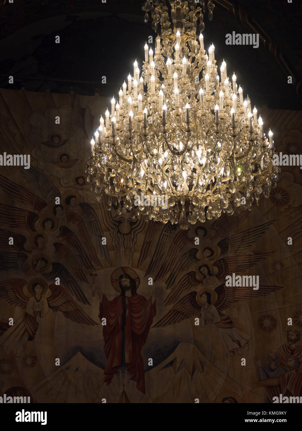 Mutter siehe der Heiligen Etschmiadzin, Sitz der Apostolischen Kirche, in Vagharshapat Armavir, Armenien, Innenansicht von der Kathedrale mit Kronleuchter Stockfoto