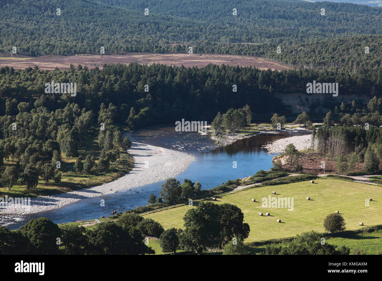 Die Dee zwischen Ballater und Aboyne, das einen neuen Kurs an, den der Fluss nach Sturm Frank Stockfoto