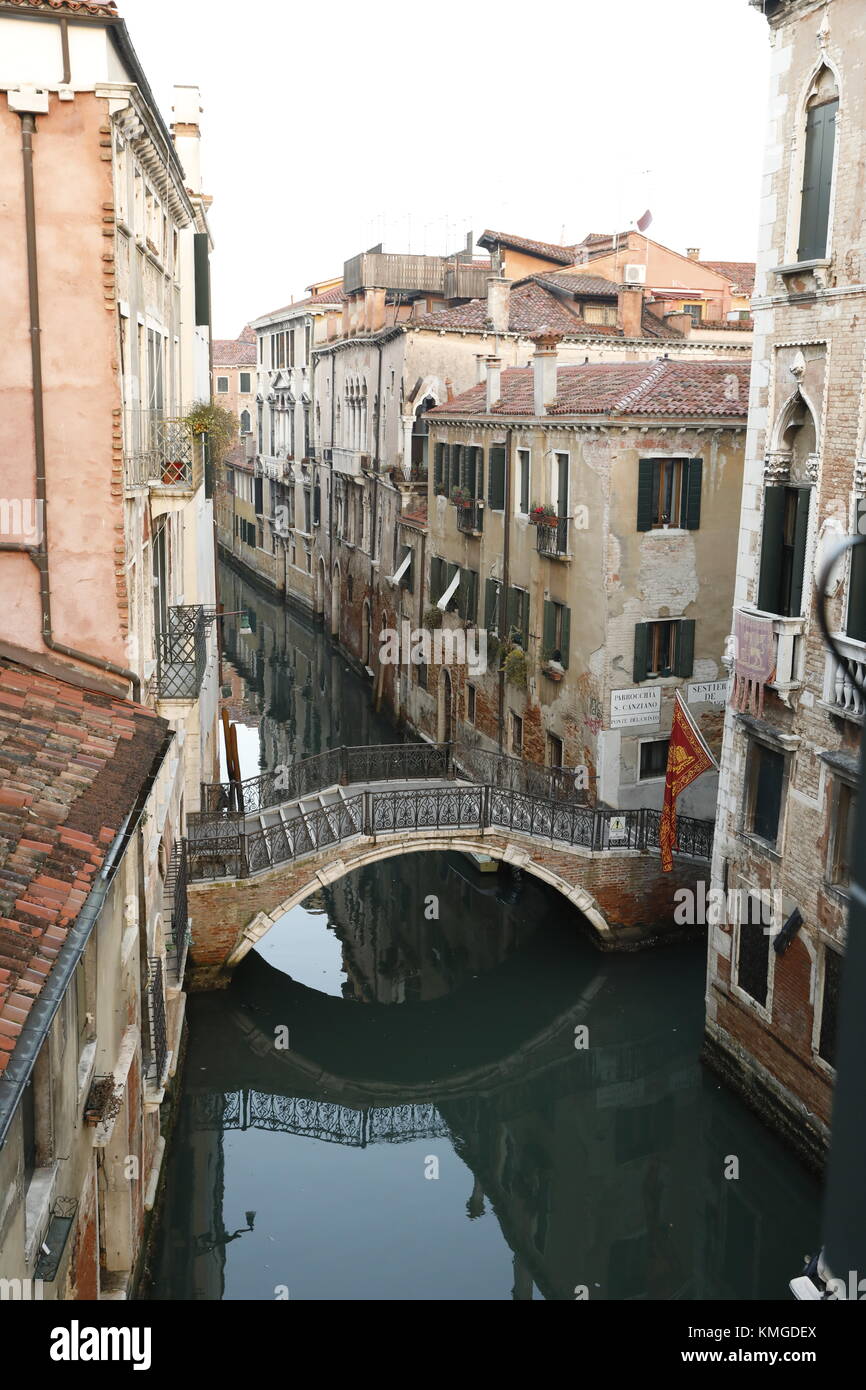 Venedig, Italien: einen ruhigen Kanal während einer noch März Morgen in Venedig, Italien. Stockfoto