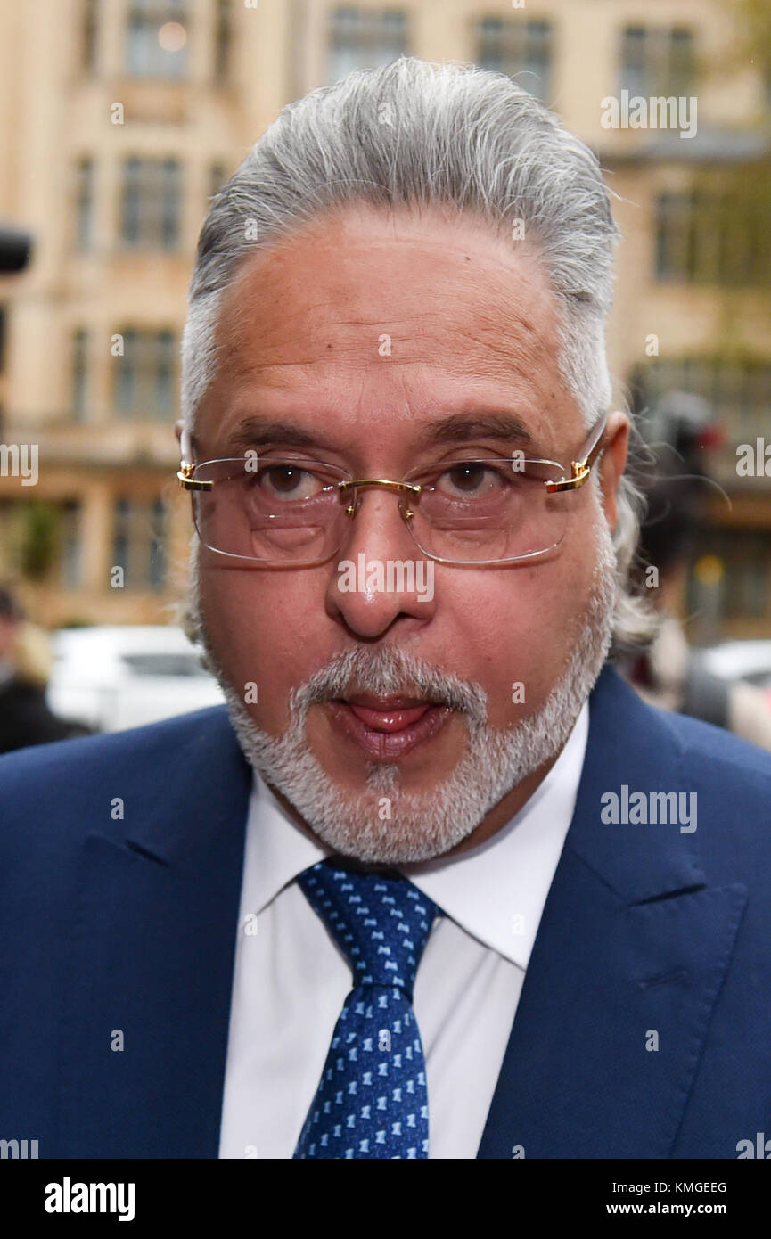 London, Vereinigtes Königreich. 7. Dezember 2017. Force India F1-Boss Vijay Mallyae kommt beim Amtsgericht Westminster für die Auslieferung zu hören. Credit: Peter Manning/Alamy leben Nachrichten Stockfoto