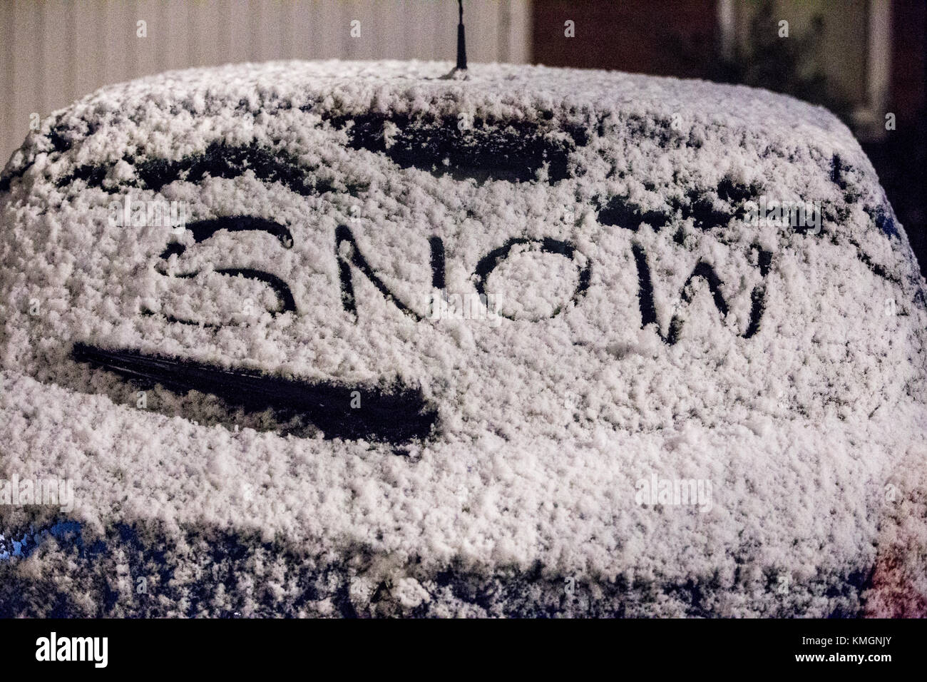 Leeds, Großbritannien. 8. Dezember, 2017. Schnee fiel in Leeds in den frühen Morgenstunden des 8. Dezember 2017. Sturm Caroline hat bereits kalte Temperaturen und starkem Wind gebracht und es wird erwartet, dass große Teile der britischen mit Schnee in den nächsten Tagen zu decken. Credit: James Copeland/alamy leben Nachrichten Stockfoto