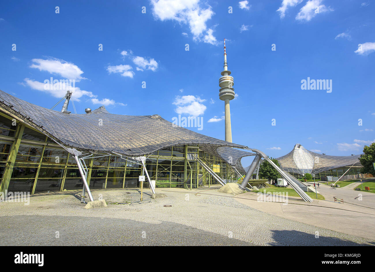 München, München, China. Dezember 2017. München, Deutschland-2017:(NUR REDAKTIONELLE VERWENDUNG. CHINA OUT). Der Olympiapark MÃƒÂ¼nchen in München ist ein Olympiapark, der für die Olympischen Sommerspiele 1972 errichtet wurde. Im Münchner Stadtteil Oberwiesenfeld gelegen, dient der Park weiterhin als Veranstaltungsort für kulturelle, soziale und religiöse Veranstaltungen wie Gottesdienste. Der Park wird von der Olympiapark MÃƒÂ¼nchen GmbH verwaltet, einer Holdinggesellschaft, die vollständig im Besitz der Landeshauptstadt München ist. Quelle: SIPA Asia/ZUMA Wire/Alamy Live News Stockfoto