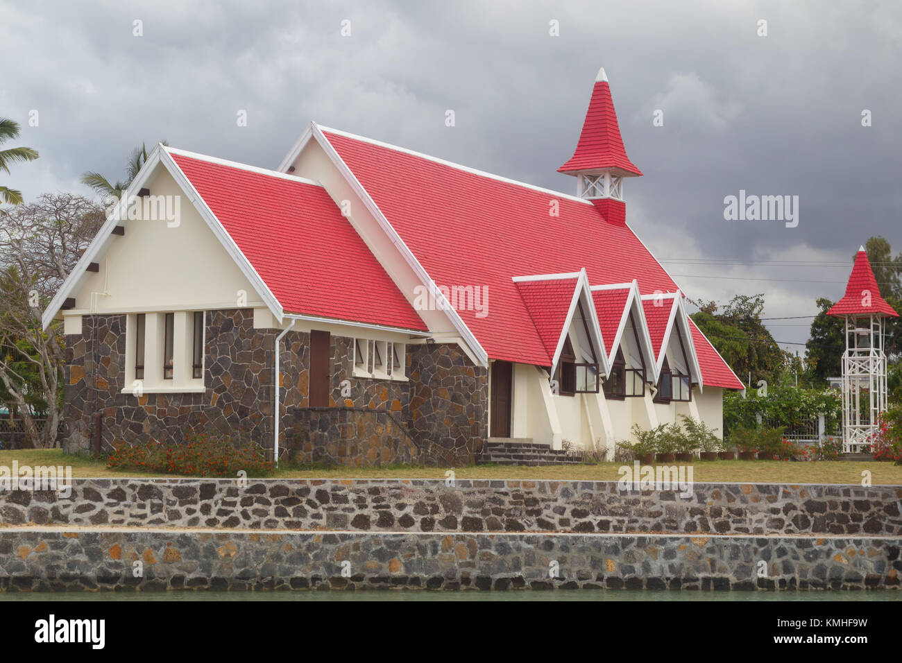 Die berühmte Kirche Notre Dame Auxiliatrice in Cap Malheureux im Norden von Mauritius, Afrika. Stockfoto