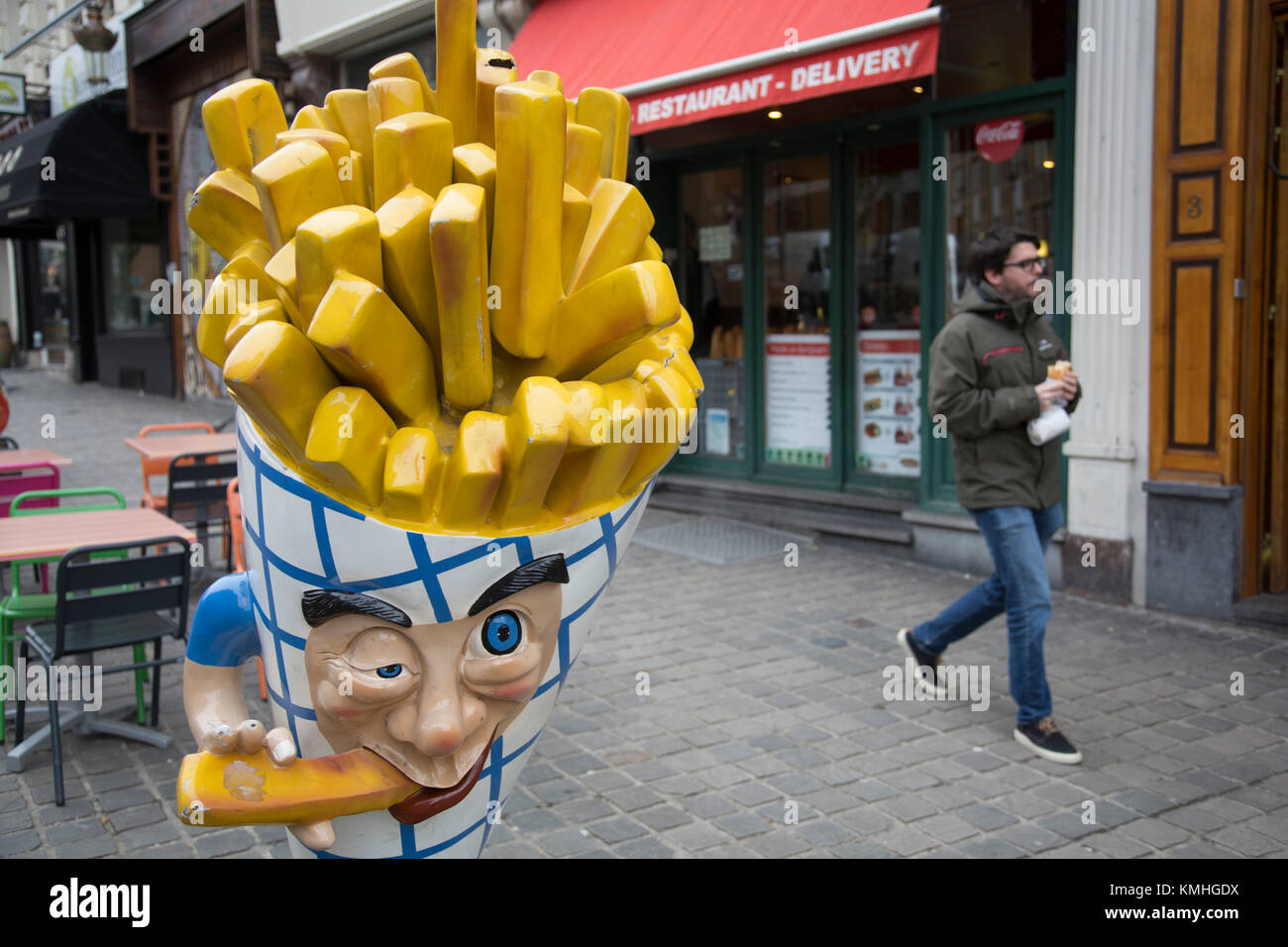 Die Chips-Figur ist ein belgisches Frites-Geschäft in Brüssel, Belgien. Die Region Brüssel-Hauptstadt ist eine belgische Region mit 19 Gemeinden, darunter die Stadt Brüssel. Stockfoto