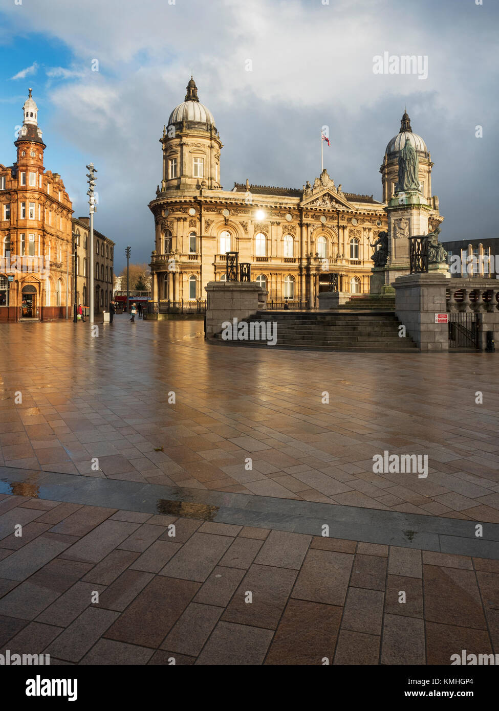 Das Maritime Museum im Queen Victoria Square an einem regnerischen Tag Rumpf Yorkshire England Stockfoto