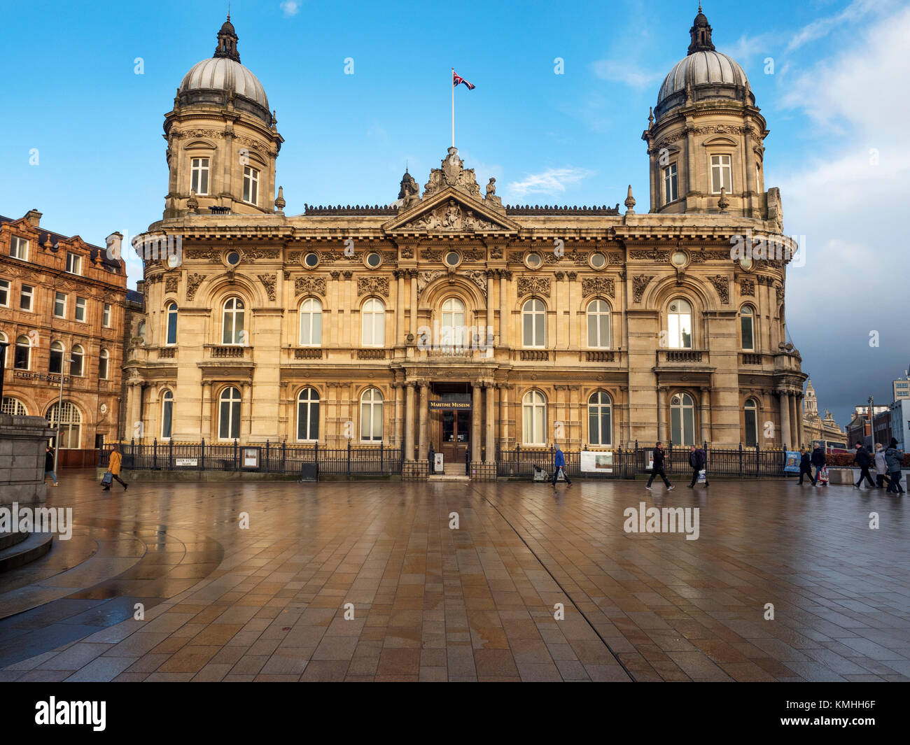 Das Maritime Museum im Queen Victoria Square an einem regnerischen Tag Rumpf Yorkshire England Stockfoto