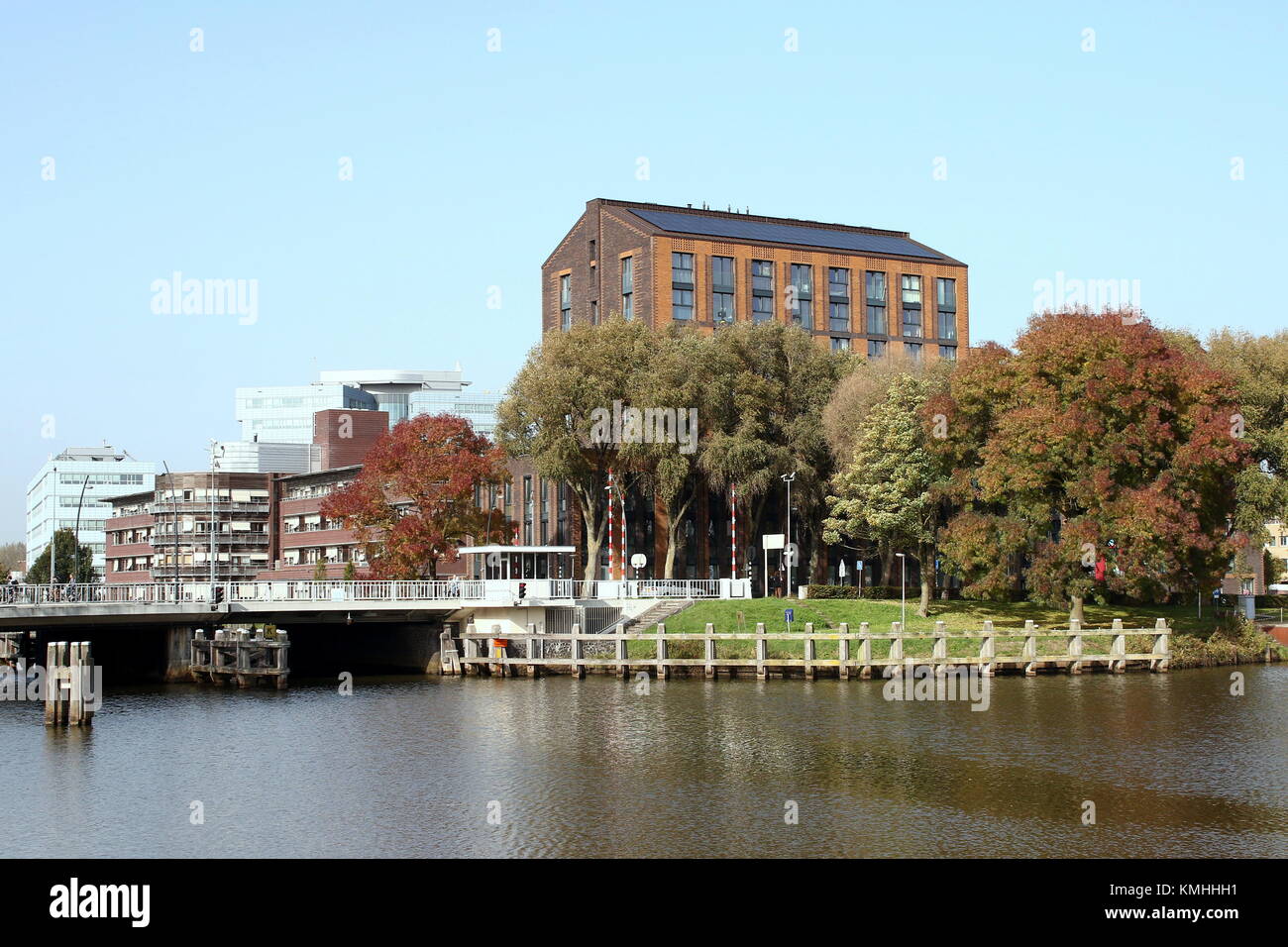 Modernes Gehäuse Projekt am Zwarte Water und Stadsgracht Canal, (westliche) Innere Stadt Zwolle, Niederlande Stockfoto