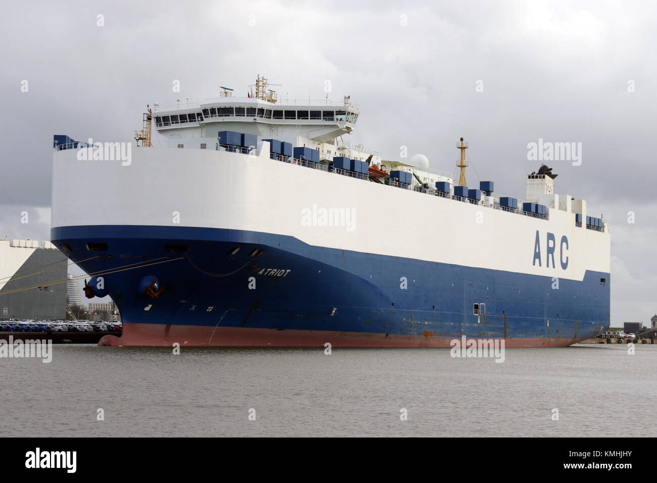 Der Car carrier Patriot ist am 13. April 2017 im Hafen von Bremerhaven und ist geladen. Stockfoto