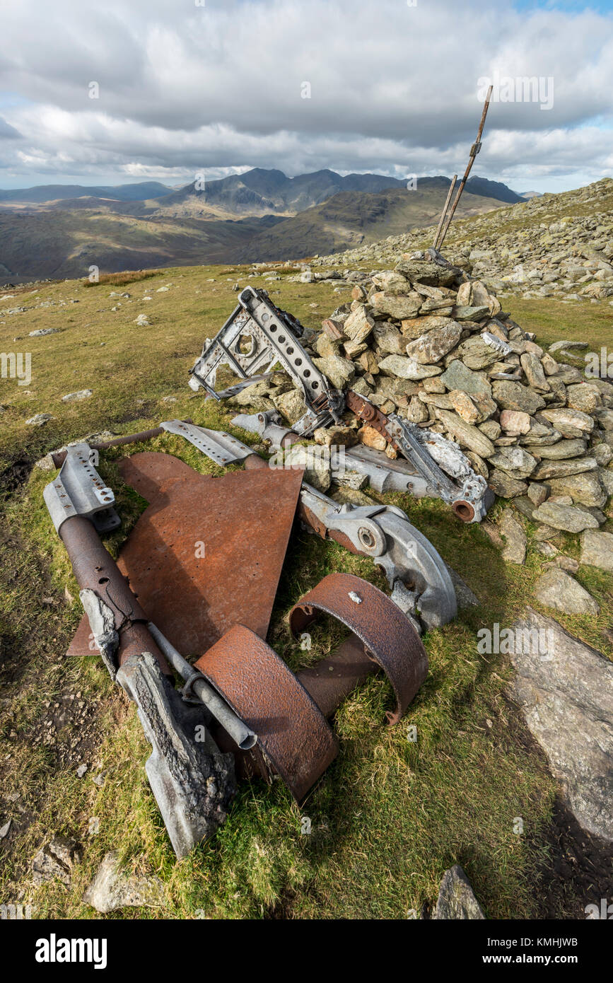 Kriegerdenkmal auf große Carrs fellside im Lake District zu einer rcaf Halifax Bomber Crew, auf dem Berg während des Zweiten Weltkriegs stürzte Stockfoto