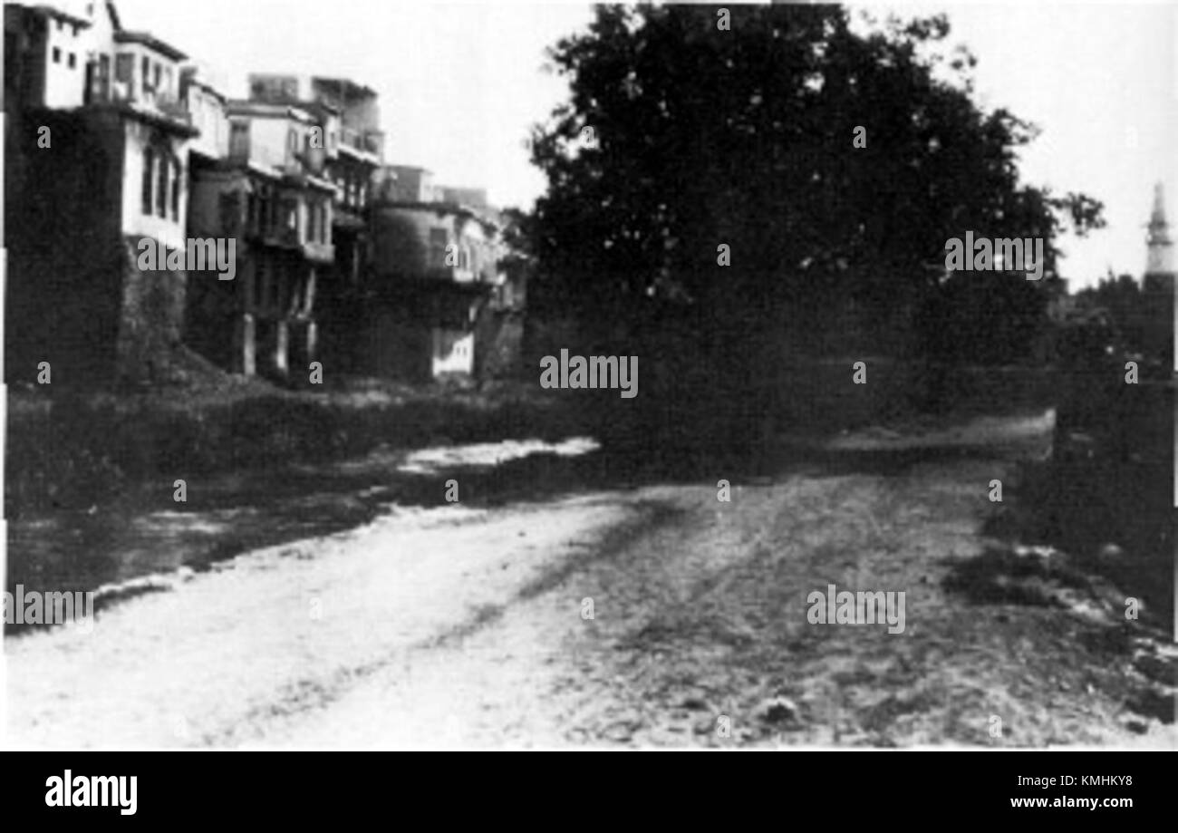 Barada bezieht sich auf einen historischen oder geografischen Namen, der möglicherweise mit einem Fluss, einer Region oder einer Person in Verbindung gebracht wird. Der Begriff ist in seinem Kontext von Bedeutung, sei es in historischen, geographischen oder kulturellen Studien. Stockfoto