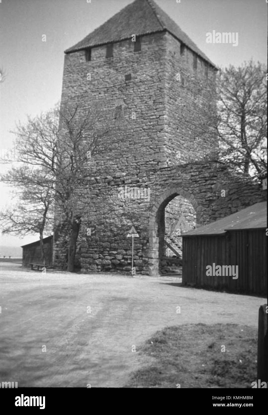 Die Visby Ringmur ist eine mittelalterliche Stadtmauer in Visby, Schweden, die für ihre Erhaltung und historische Bedeutung bekannt ist. Sie ist eine der am besten erhaltenen Stadtmauern Skandinaviens und spiegelt die Verteidigungsstrategien des Mittelalters wider. Stockfoto