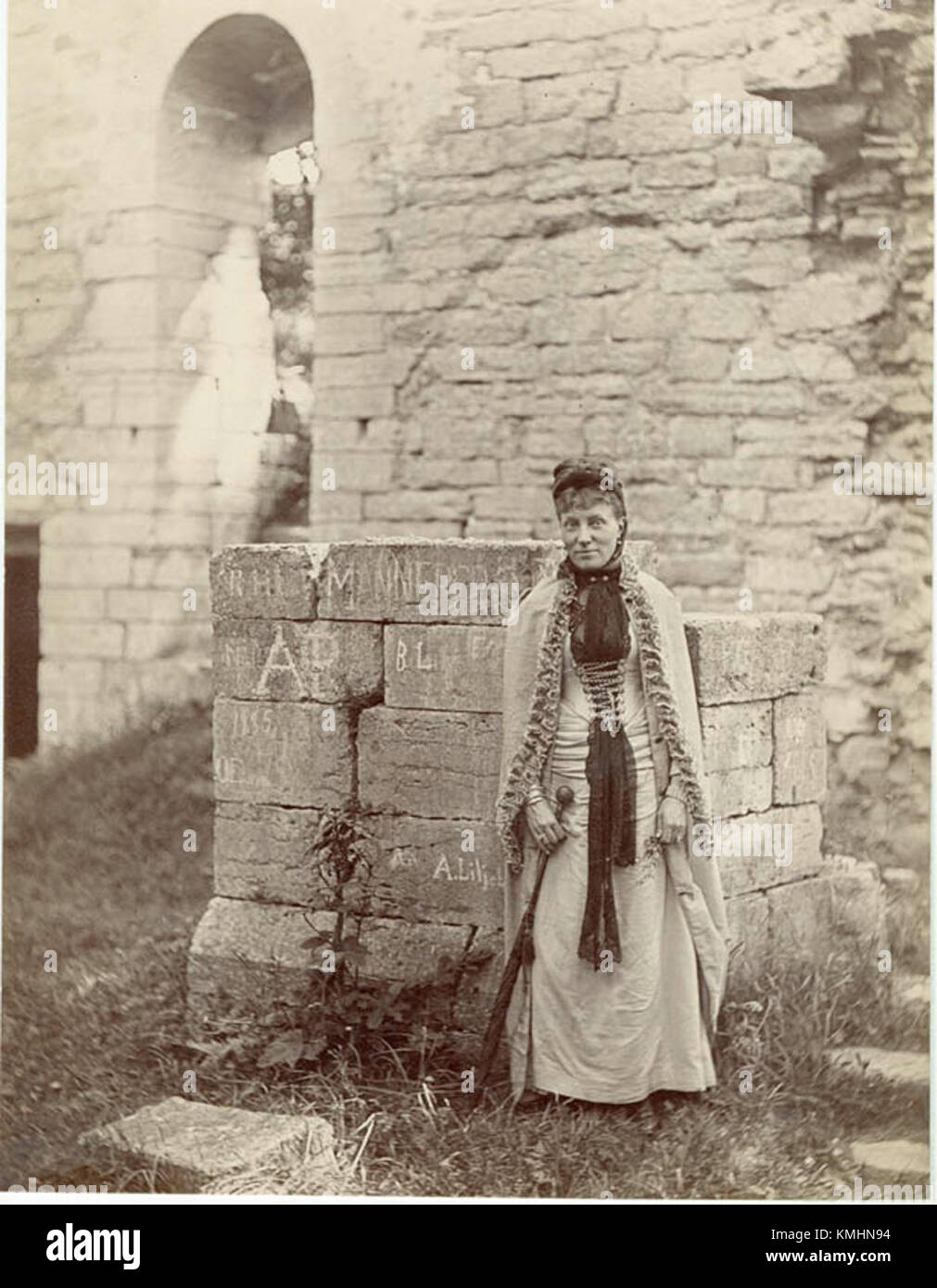 Visby, eine mittelalterliche Stadt auf der schwedischen Insel Gotland, ist bekannt für ihre gut erhaltenen Mauern und Architektur. Die KMB-Bezeichnung bezieht sich auf ihre historische Geschichte und ihren Erhaltungsstatus. Stockfoto