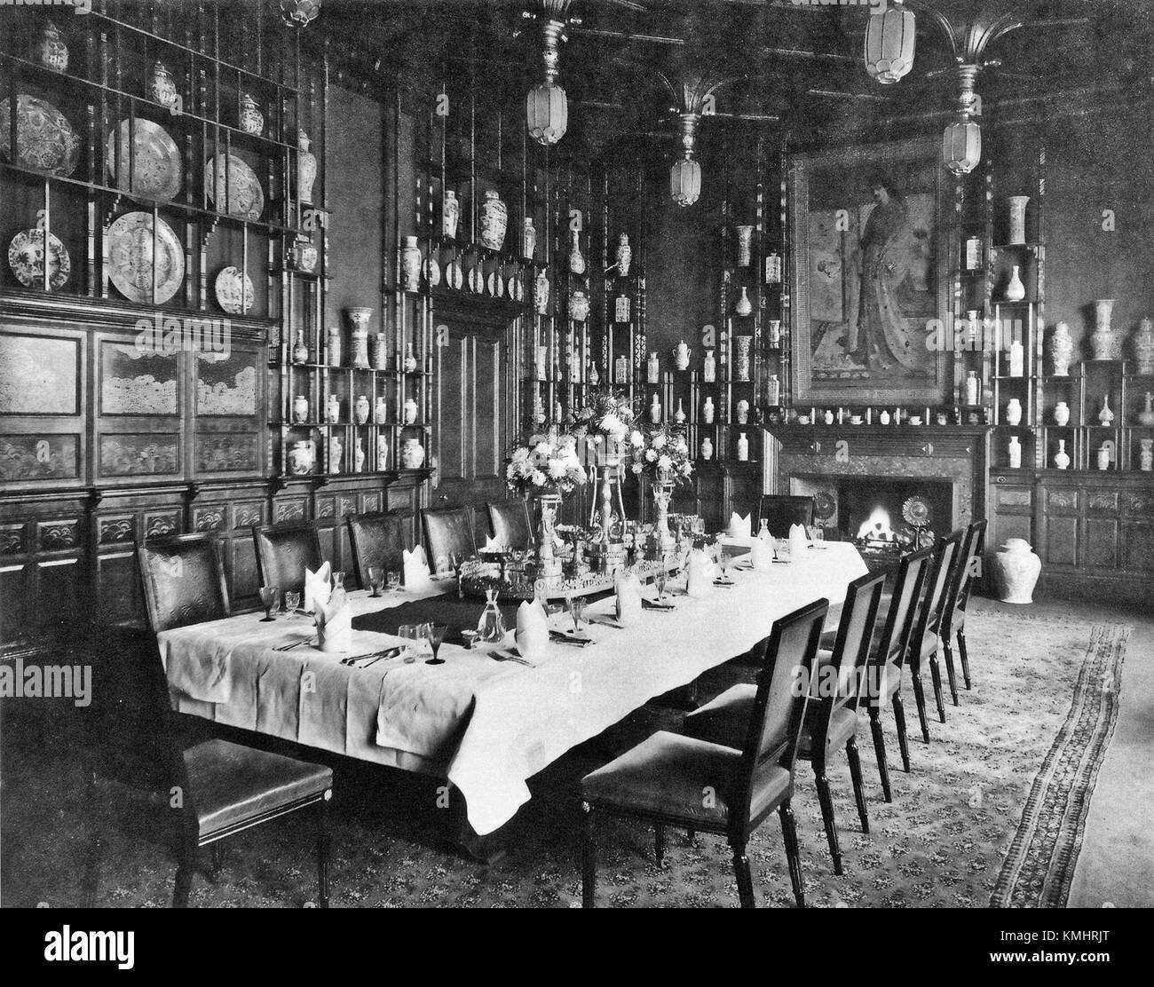 Der Peacock Room, 1890 von James McNeill Whistler entworfen, ist ein ikonischer dekorativer Raum, der für sein kompliziertes Design und seine historische Bedeutung in der Kunstwelt bekannt ist. Stockfoto