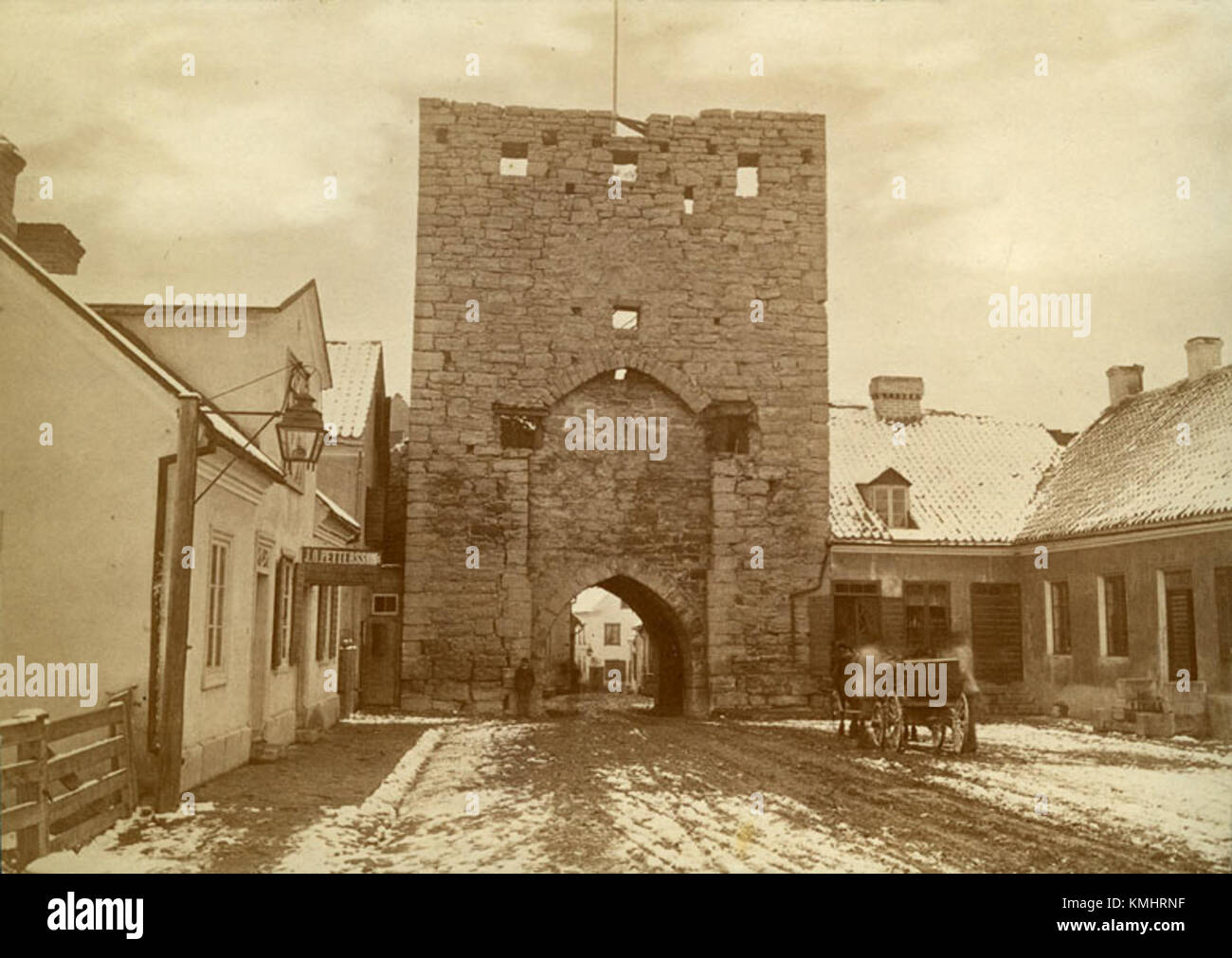 Die Visby Stadtmauer (Ringmur) in Gotland, Schweden, ist eine historische mittelalterliche Festung, die einst die Stadt schützte. Vom KMB für seine kulturelle und architektonische Bedeutung dokumentiert. Stockfoto