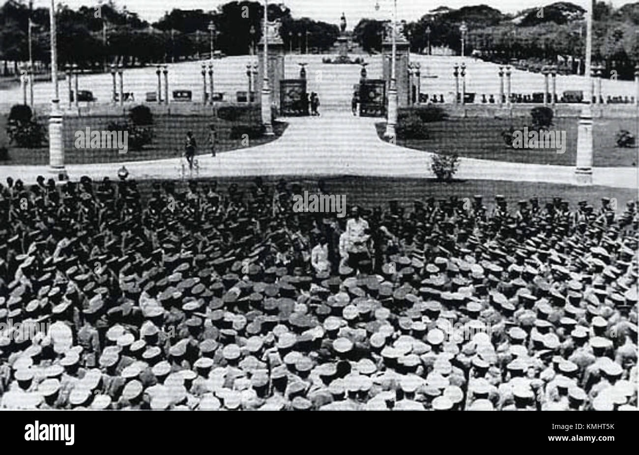 Der Titel "Siam-Trips-a-People-Party" bezieht sich wahrscheinlich auf ein Ereignis oder einen historischen Kontext in Siam (dem heutigen Thailand), das mit politischen oder sozialen Bewegungen in Verbindung steht. Die Beschreibung deutet auf einen Versuch hin, die Bevölkerung in ein kollektives politisches oder gesellschaftliches Treffen einzubeziehen. Stockfoto