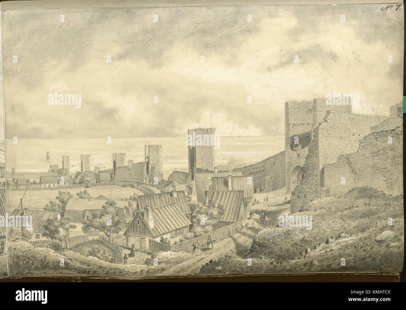 Visby, eine historische Stadt auf der schwedischen Insel Gotland, bekannt für ihre mittelalterliche Architektur, Kopfsteinpflasterstraßen und Stadtmauern. Es ist ein UNESCO-Weltkulturerbe und spiegelt die reiche Geschichte der Stadt wider. Stockfoto