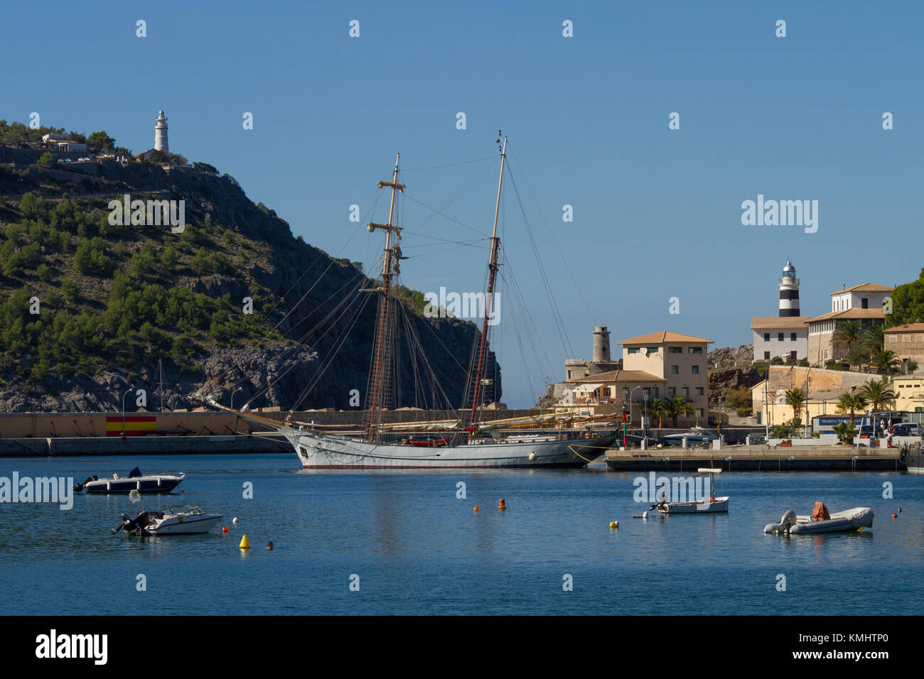 Hafen und Leuchttürme, Port de Soller, Mallorca, Spanien Stockfoto