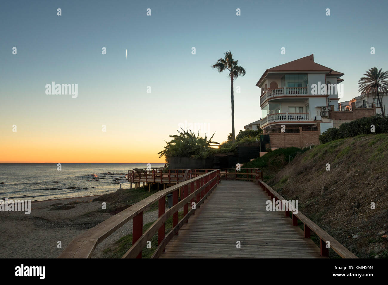 Strand Unterkunft. Weg, weg, Strand, Mijas, Provinz Malaga, Costa del Sol, Andalusien, Spanien, Europa Süd Stockfoto