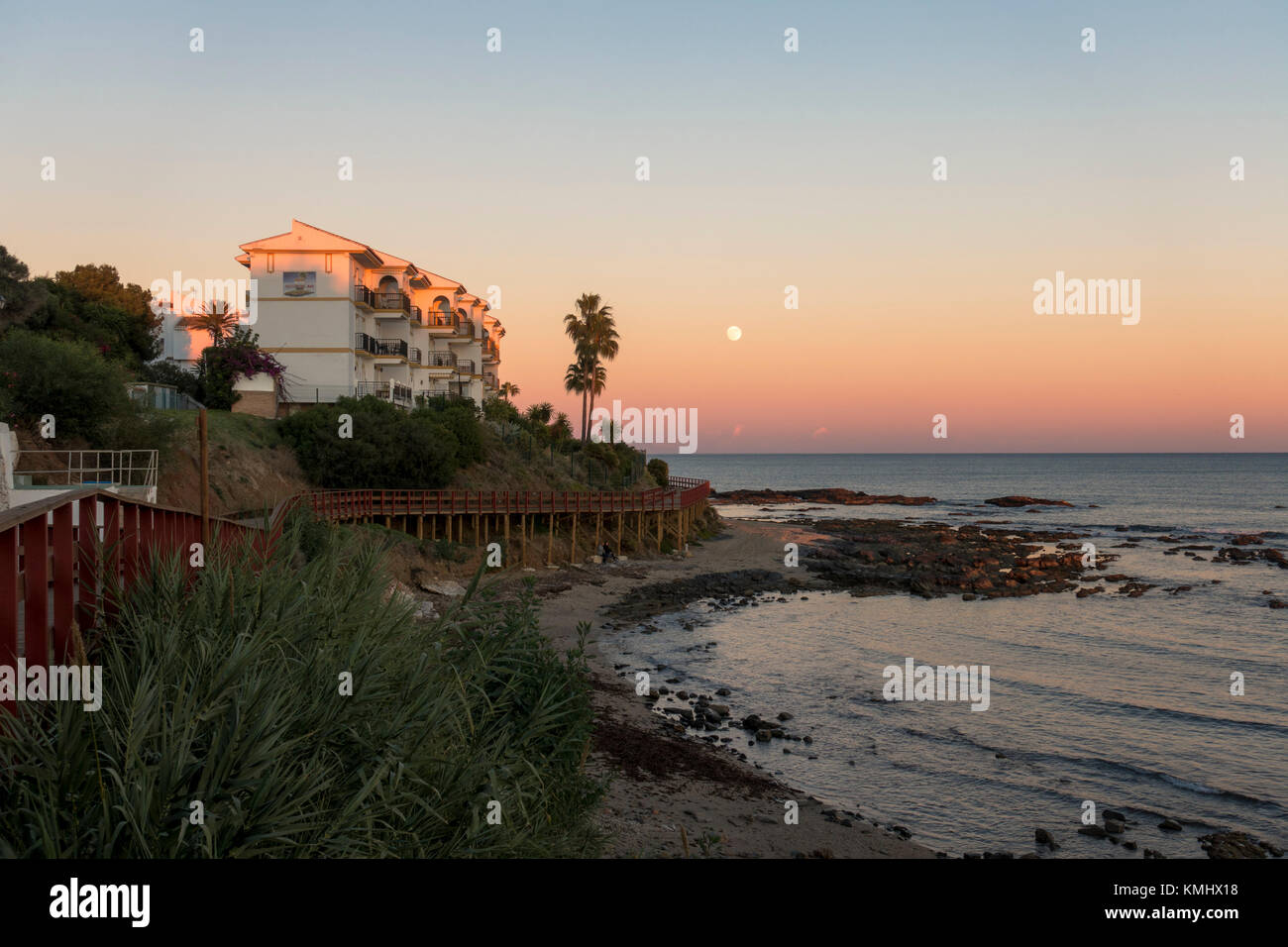Strand Unterkunft. Weg, weg, Strand, Mijas, Provinz Malaga, Costa del Sol, Andalusien, Spanien, Europa Süd Stockfoto