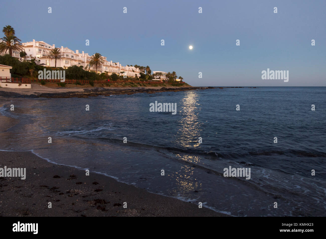 Strand Unterkunft. Weg, weg, Strand, Mijas, Provinz Malaga, Costa del Sol, Andalusien, Spanien, Europa Süd Stockfoto
