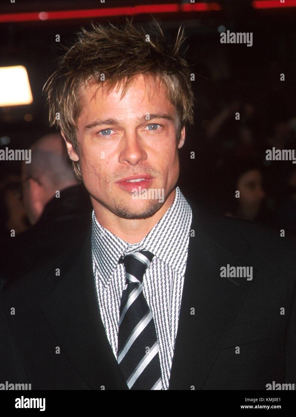 5. Dezember 2001 RTSlocomb/MediaPunch Brad PittArriving bei der Elf Vorpremierin des Ozeans in Los Angeles, Kalifornien. © MediaPunch Stockfoto