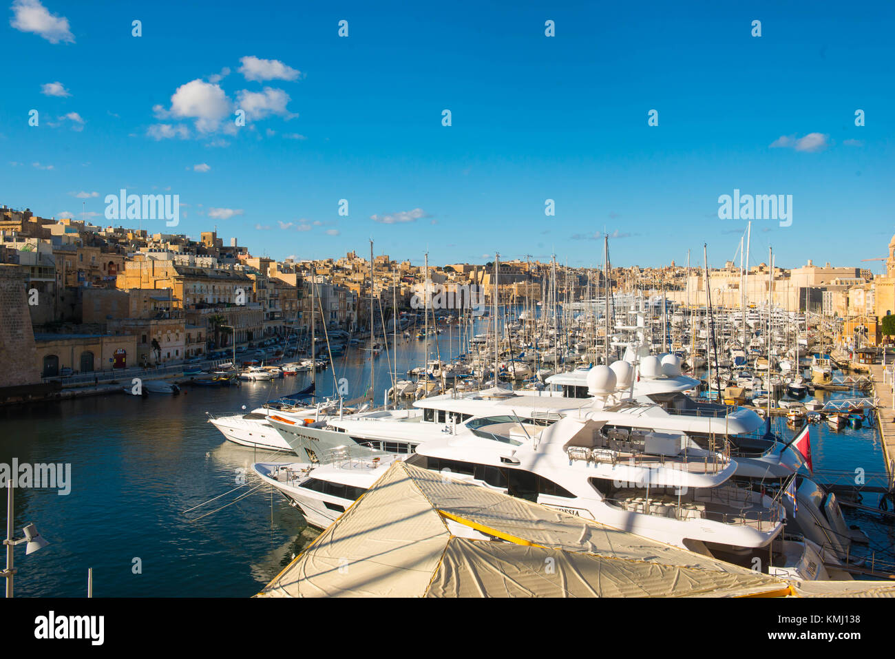 Malta, 6. Dezember 2017. Grand Harbour Marina und der birgu Bezirk von Valletta, die Hauptstadt von Malta. Michael tubi/alamy Leben Nachrichten. Stockfoto