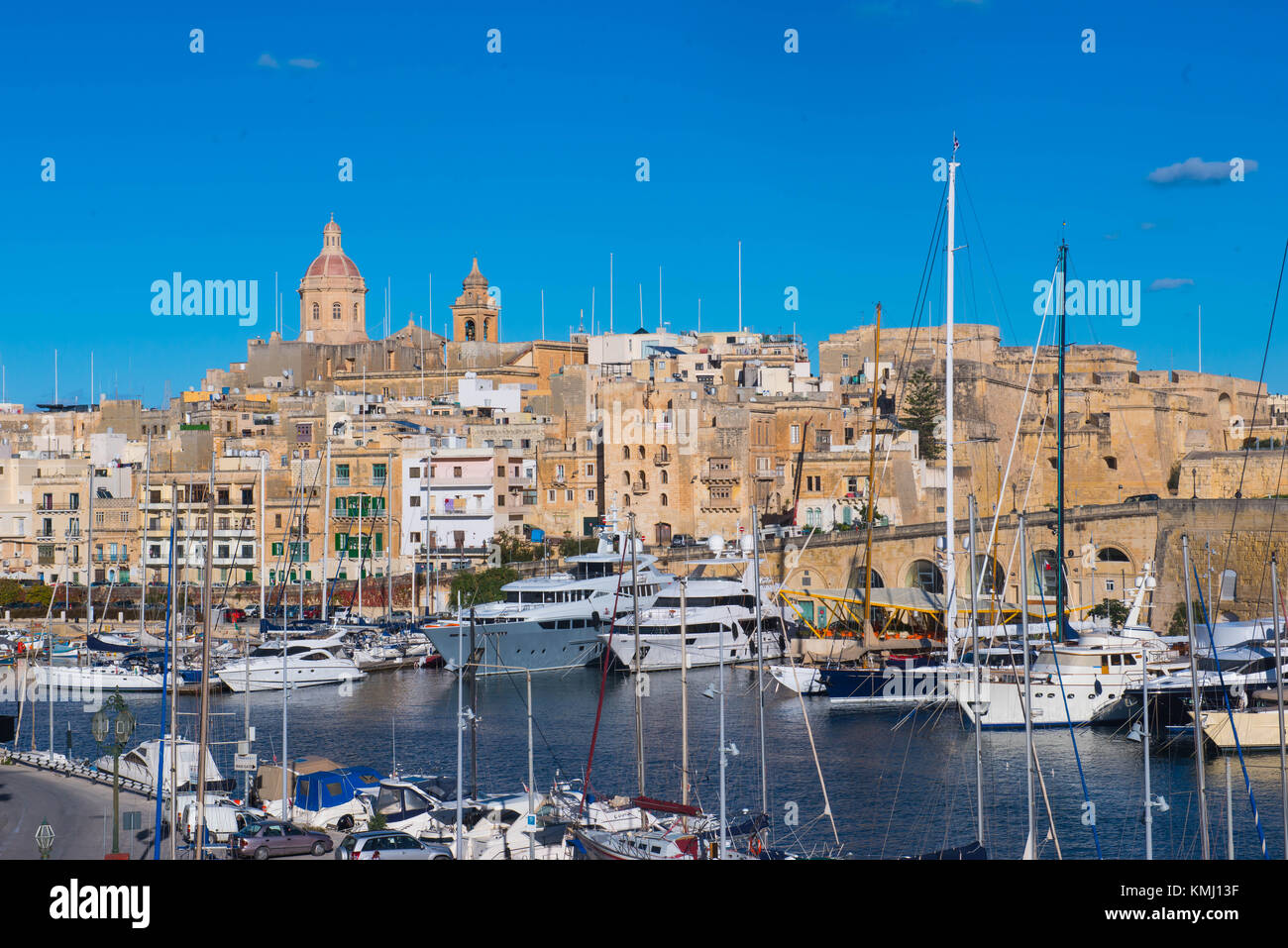 Malta, 6. Dezember 2017. Grand Harbour Marina und der birgu Bezirk von Valletta, die Hauptstadt von Malta. Michael tubi/alamy Leben Nachrichten. Stockfoto