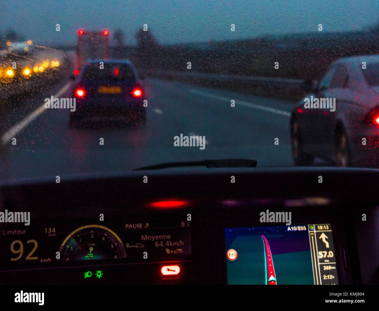 Frankreich. Fahren mit Hilfe eines GPS auf der Autobahn A1 zwischen Paris und Lille. Stockfoto