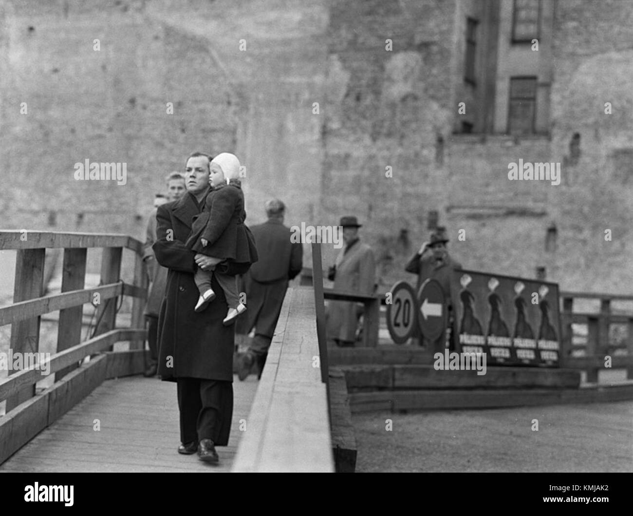 Stockholms Innerstad (Stadtzentrum) ist das historische Herz der schwedischen Hauptstadt. Es ist ein Zentrum kultureller, politischer und wirtschaftlicher Aktivitäten, mit Sehenswürdigkeiten wie dem Königspalast und dem Stortorget Square. Die Gegend ist bekannt für ihre engen Kopfsteinpflasterstraßen, historischen Gebäude und die lebhafte Atmosphäre. Stockfoto