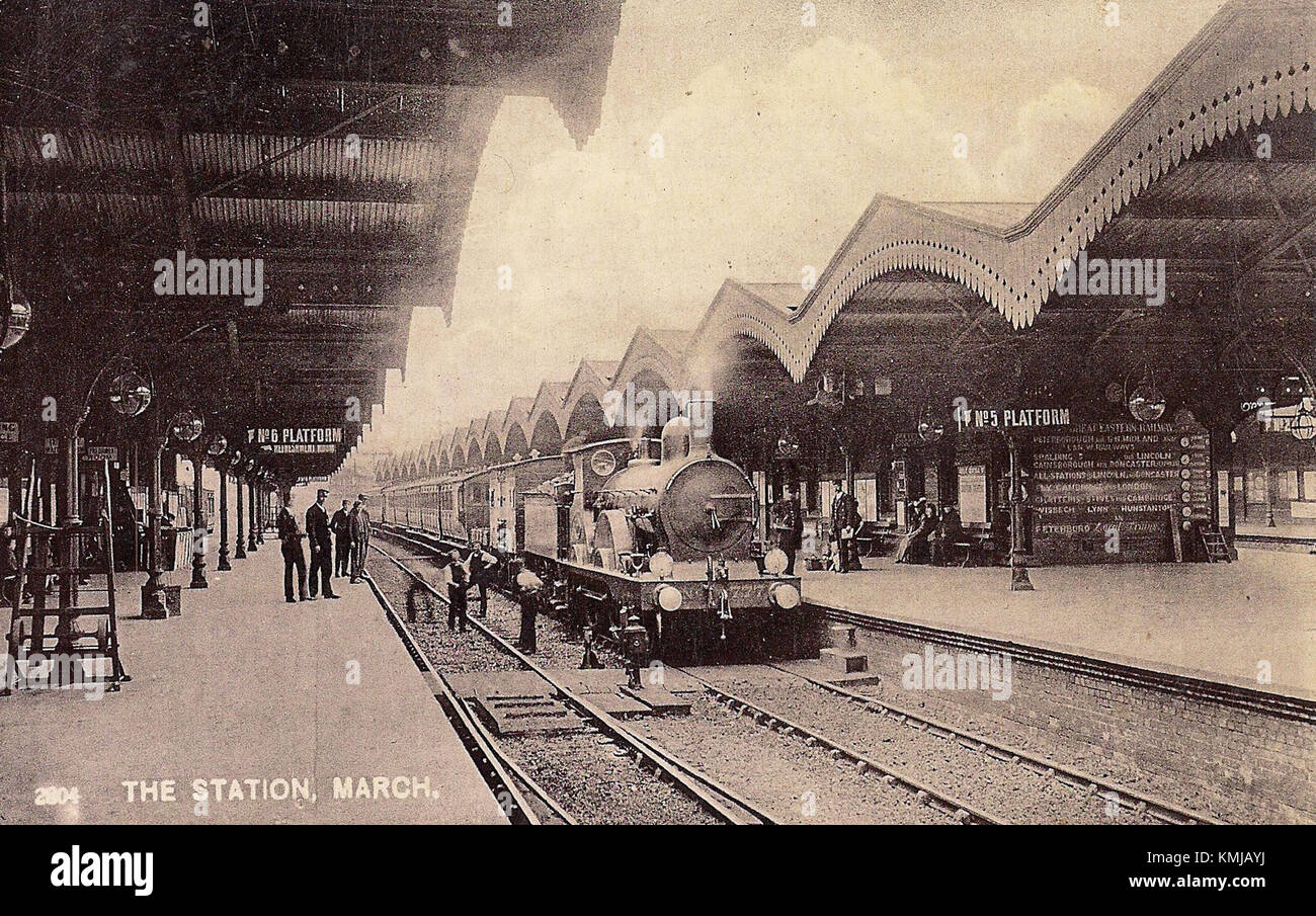Der Bahnhof March in Cambridgeshire, Großbritannien, ist ein wichtiger Verkehrsknotenpunkt in der Region und dient als Verbindung für Reisende und Güter mit historischer Bedeutung im britischen Eisenbahnnetz. Stockfoto