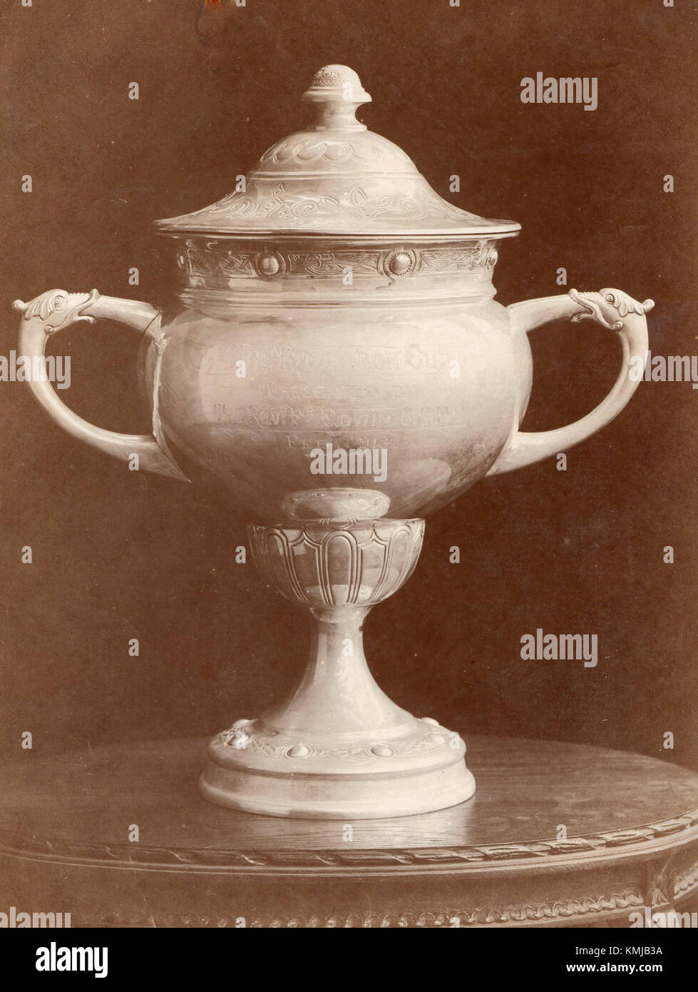 Der Fitzgibbon Cup, ein prestigeträchtiger irischer Fußballwettbewerb, wurde erstmals in den 1910er Jahren ausgetragen Es ist auch heute noch ein wichtiges Ereignis im irischen Hochschulsport. Stockfoto