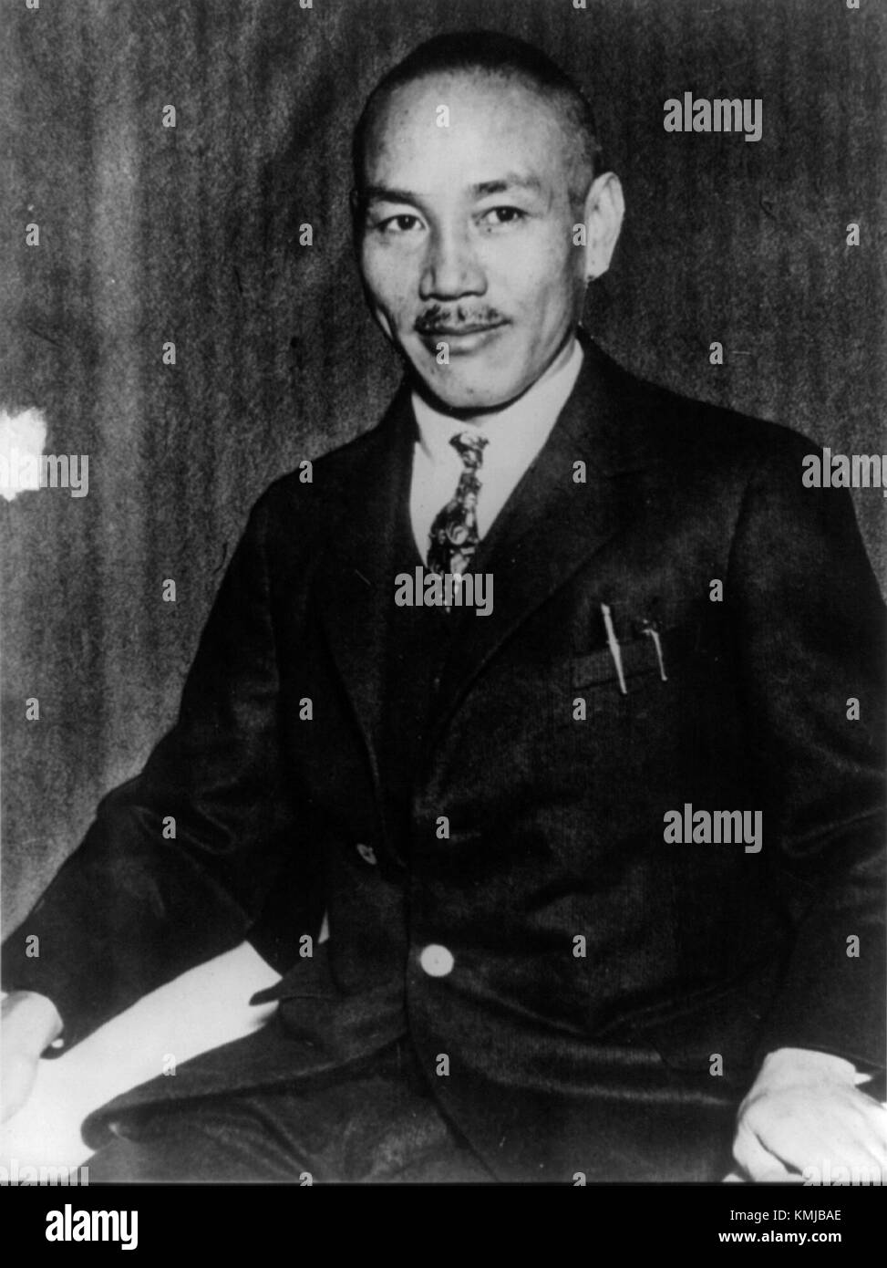 Dieses Foto zeigt Chiang Kai-Shek, den prominenten chinesischen politischen und militärischen Führer, der im 20. Jahrhundert eine entscheidende Rolle in der chinesischen nationalistischen Bewegung spielte. Stockfoto