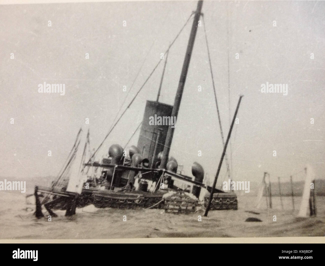 Die SS Caesarea, ursprünglich Manx Maid genannt, stürzte 1923 vor Jersey ab, eine maritime Tragödie, die zum Verlust des Schiffes während eines Sturms führte. Stockfoto